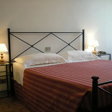 Otel Sangallo - Panoramic Position - Valley And Vineyard View- Family Run